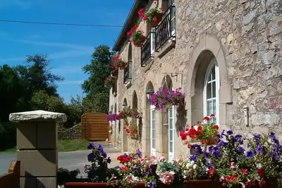 Image de Vacances détente  au coeur de la Vallée de la Rance avec jacuzzi et piscine.