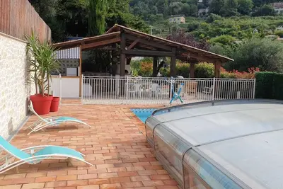 Image de Independant! 3 pieces en rez de jardin dans villa avec piscine