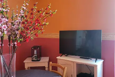 Image de Grand appart coloré et gai, tous commerces accessibles à pied wifi gratuit