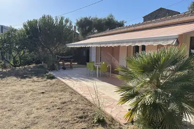 Image de Un petit coin de paradis dans un village typique  avec piscine et vue mer