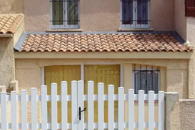Image de Maison quartier calme 80 m2. 2 ch. 2 sdb. 2 jardinets clos balcon vue mer