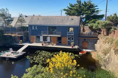 Image de Face mer, cote sauvage, étang, maison avec sauna pour 8 personnes
