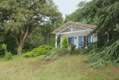 Image de Maison sur airial en lisière forêt proche océan