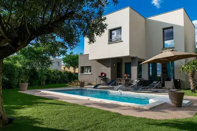Image de Villa des Arts, à 100 m  de la mer, Piscine, Wifi, Climatisation et 6 Vélos  ❤️