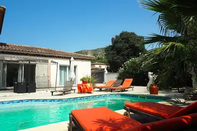 Image de Superbe Villa de 50m2 au pied de la Ste Baume avec piscine privé