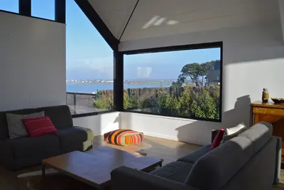 Image de Maison d'architecte vue pleine mer, les pieds dans l'eau