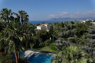 Image de Vue exceptionnelle - 107 m² Calme - Piscine - Climatisation chambres - Wifi
