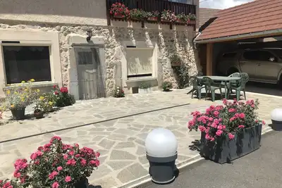 Image de Gîte spacieux avec cour dans village, randonnées, escalade, au pied de montagne