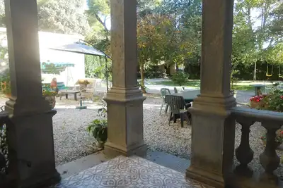 Image de grande demeure familiale avec piscine et parc - location Ă la semaine