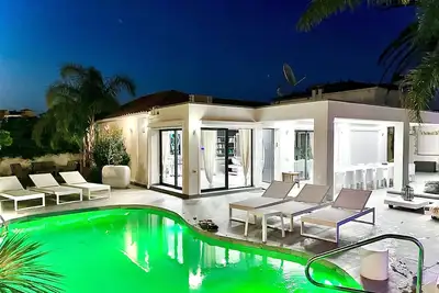 Image de Superbe Villa Proximite Mer -Piscine-Jaccuzi Interieur- Hamam-- Bateau En Option