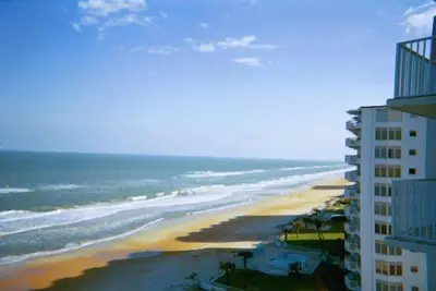Image de Direct Oceanfront Condo w / WiFi gratuit Non Drive-Plage