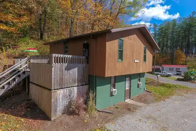 Image de Vue sur le bois-Sandy Run Cabin-Famille-Cabine-Salle de bain privée séparée