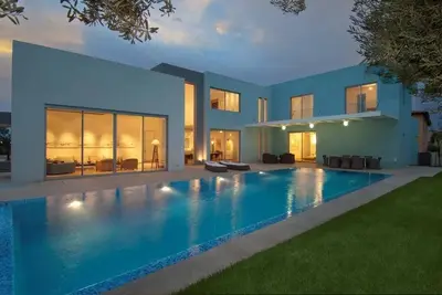 Image de Luxueuse villa avec piscine clôturée dans le quartier Golf de Césarée