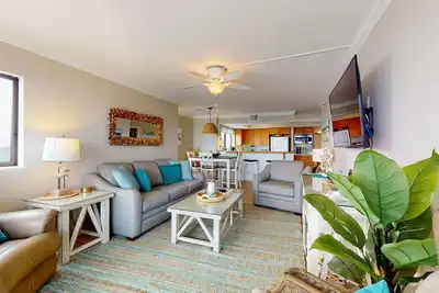 Image de Condo 3 Br Beachfront - avec 2 Ba, ascenseurs et piscines intérieure / extérieure-Réservation 2019