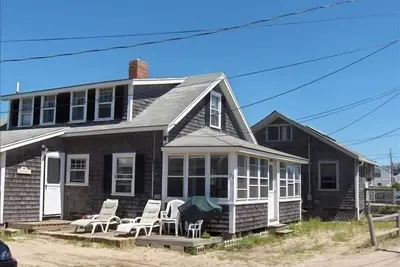 Image de Classique Cape Cod Cottage - Étapes de la plage!