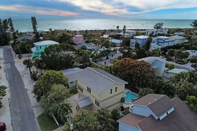 Image de Écoutez le Surf / Sentez la brise. . . Étapes de la plage du golfe de ce 4 Bd / 4Ba