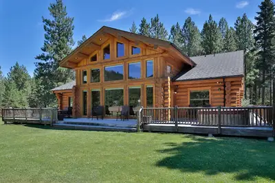 Image de Cornerstone Lodge ~ Maison en bois rond luxueuse ~ Bain bouillonnant ~ Piscine extérieure