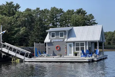 Image de Cottage flottant sur la rivière LaHave à proximité des plages, du golf, sur la route des phares