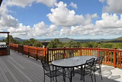 Image de Spacieuse maison personnalisée High Country avec une vue imprenable