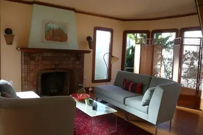 Image de 1927 Arts et Métiers de la Méditerranée-Style 2 Bdrm 2 Ba House