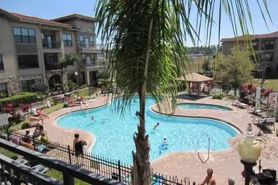 Image de Luxueuses et belles 3Bed 3Bath Condo Moins de 15 min à Disney
