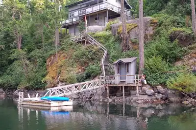 Image de The Enchanted Woods Waterfront Cottage Ă Secret Cove