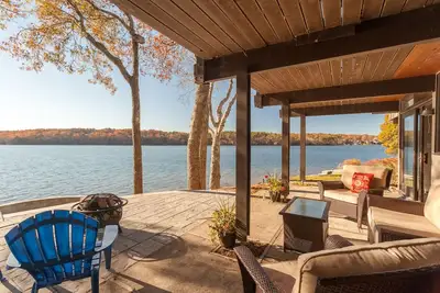 Image de Exceptionnel Lakefront \"Deck\" House avec des vues incroyables sur l'eau!