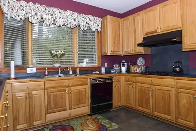 Image de Deluxe Country Home - Cadre tranquille entouré d'arbres