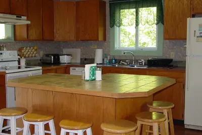 Image de Presque maison 3 ch avec vue sur la marina de Knudson Cove. Pêcheurs et familles bienvenus