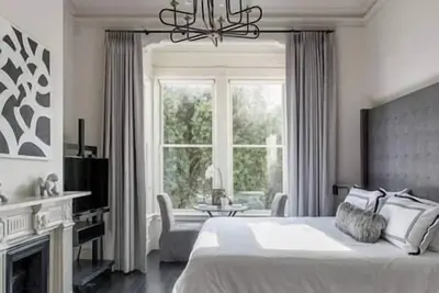 Image de Pacific Heights Suite élégante avec deux chambres et salle de bains