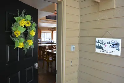 Image de Maison confortable avec Wi-Fi, passes Sharc et bain à remous privé