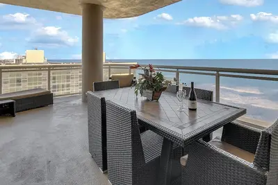 Image de Luxe ultime océan Vistas-Le plus grand condo dans le meilleur bâtiment sur la plage