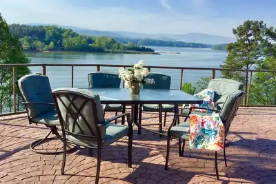 Image de Front de lac avec 7 chambres (4 suites parentales) 5 salles de bain