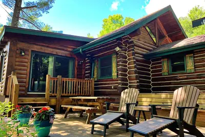 Image de Superbe cabane en rondins sur le lac Long | Ascenseur Ă bateau et quai inclus | 2 heures de Msp
