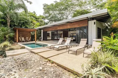 Image de Luxueuse maison moderne avec vue sur l'océan