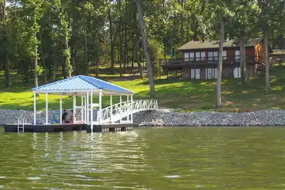 Image de Ky Lake Arts & Crafts - Cèdre Shake Home - Location d'un quai privé \/ d'un bateau sur place *