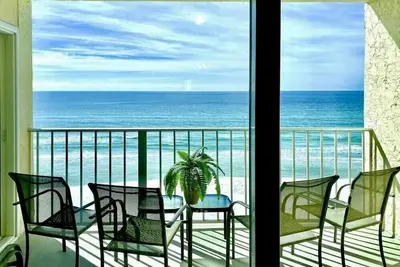 Image de Oere Les RÊVES Deviennent RÉALITÉ! Condo en bord de mer avec balcon, rénové, Beach Ser.