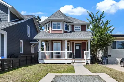 Image de Magnifique nouvelle, au centre-ville, maison de rêve victorienne moderne dans Beautiful Nieghborhood