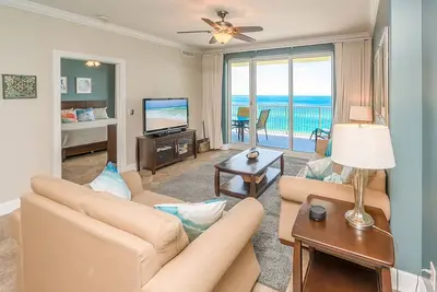 Image de Condo sur la plage avec service de plage gratuit!