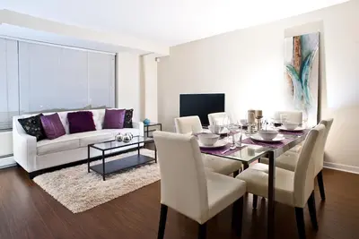 Image de 3 chambres \/ 3 salles de bain House in Downtown Vancouver