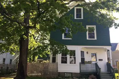 Image de Les Explorateurs Ont RECHERCHÉ! Maison Intown: À quelques pas de l'océan, des magasins et des sentiers du parc Acadia!