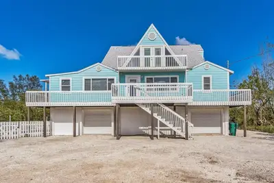 Image de Anthony Beach Cottages - Island Retreat à Holmes Beach avec 4 chambres; 3 bains