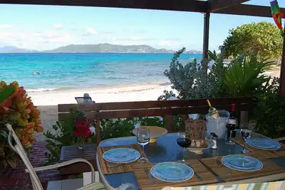 Image de \"Trois Palmes\" ~ Directement sur la plage, rénové, terrasse privée, piscine, calme et propre