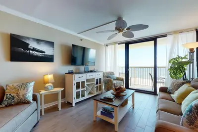 Image de Condo 3 Br Beachfront - avec 2 Ba, ascenseurs et piscines intérieure / extérieure-Réservation 2019