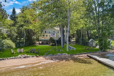 Image de Tarif réduit * Retraite en bord de mer sur la plage de sable privée du lac Winnipesaukee