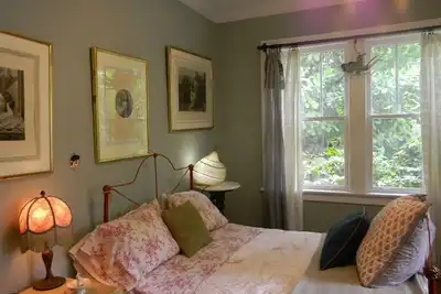 Image de Belle chambre confortable dans une maison historique B & B ~ Près du centre-ville