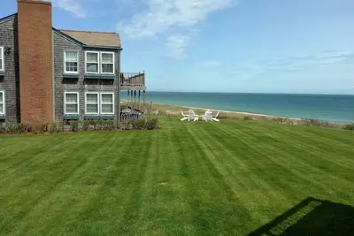 Image de Luxury Oceanfront Estate! À quelques pas de votre propre plage privée! Récemment rénové!