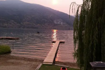 Image de Plage semi-privée et quai sur la baie peu profonde, idéal pour la famille et les enfants.