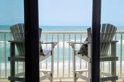 Image de Magnifique 2/2 Oceanfront Condo!