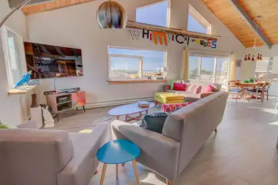Image de Fun Ocean Front Home sur une plage de sable à Waldport, Oregon! Nuit Gratuite!